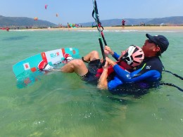 Exercices detailles avec les moniteur professionel de l´ecole de kiteurf Tarifa Max Kitesurfing, a Tarifa depuis 1998