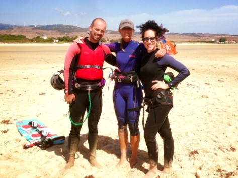 Plein de sourire apres une bonne journee de kitesurf en partengeant notre passion